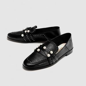 Leather loafers with pearl beads